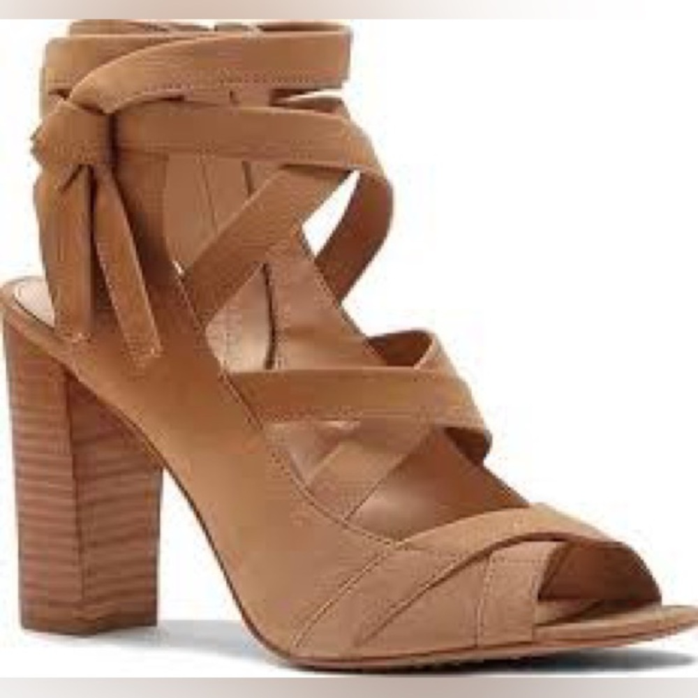 New in box Vince Camuto Women's Sammson Crisscross Strappy High-Heel Sandals